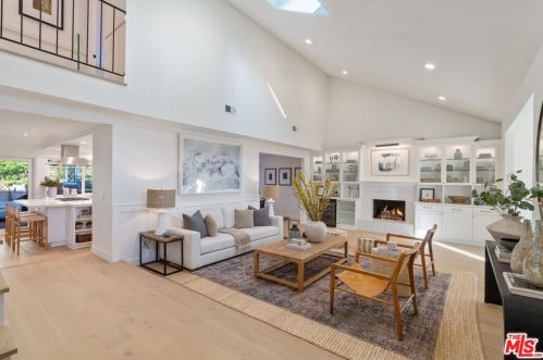27041 Esward Dr, Calabasas CA  91301-2322 exterior