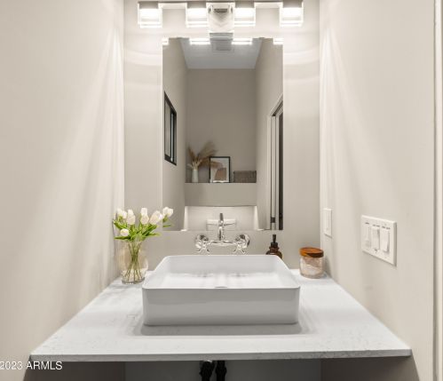 6846 13th Pl, Phoenix AZ  85014-1120 exterior