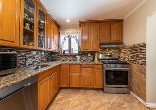 139 Baisley Ave, East Rockaway NY  11518-1823 exterior