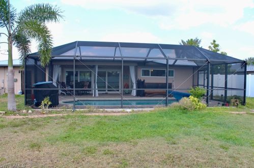 3752 2nd Ave, Cape Coral FL  33904-4807 exterior