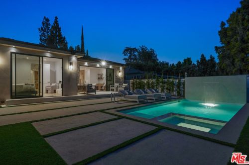 12600 Emelita St, North Hollywood CA  91607-1017 exterior