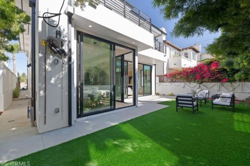 1813 Walnut Ave, Manhattan Beach CA  90266-5018 exterior