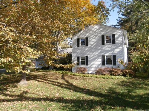 42 Avondale Rd, White Plains, NY 10605-4640