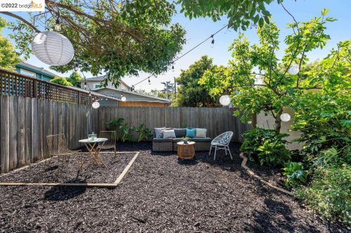 5937 Fremont St, Oakland CA 94608-2217 exterior