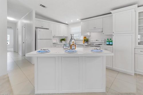 617 Charlemagne Blvd, Naples FL  34112-7048 exterior