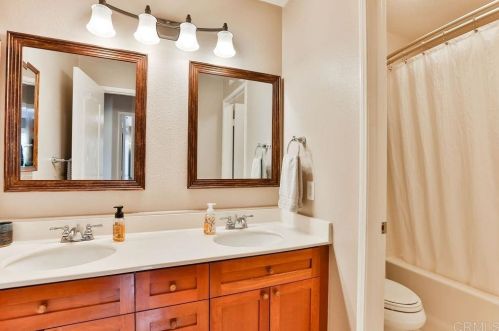 1456 Sapphire Dr, Carlsbad CA 92011-1200 exterior