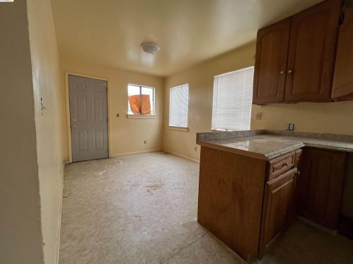 1739 22nd St, Oakland, CA 94606-4049