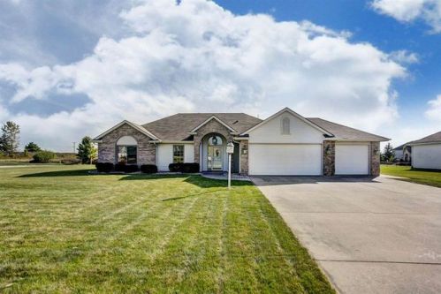 200 Hunters Rdg, Auburn, IN 46706-9116