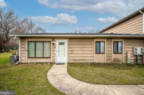 81 Woodway Dr, West Deptford, NJ 08066-2421