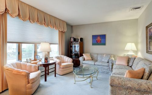 29 Ashwood Ct, Elwood, NY 11731-2320
