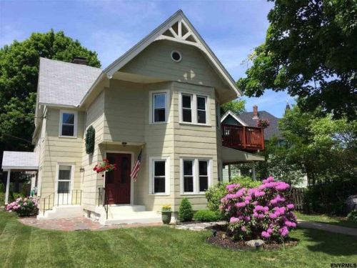 28 Voorheesville Ave, Reidsville, NY 12186-9724