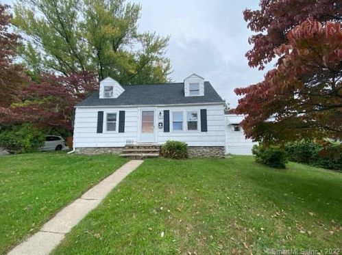 389 Anna Ave, Waterbury, CT 06708-4836