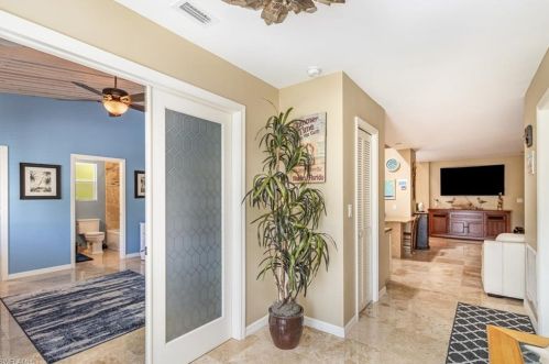 657 91 Ave, Naples FL 34108-2424 exterior