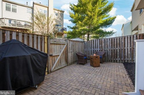 9078 Falcon Glen Ct, Bristow VA  20136-5739 exterior