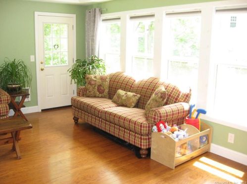 203 Hickory Hill Rd, New Britain CT  06052-1009 exterior