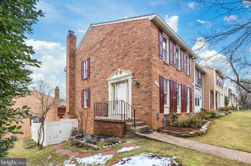 1492 Autumn Ridge Cir, Herndon, VA 20194-1561