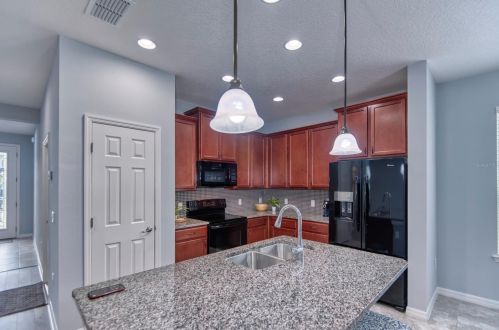 1042 Harbor Ridge Dr, Kissimmee FL  34759-6208 exterior