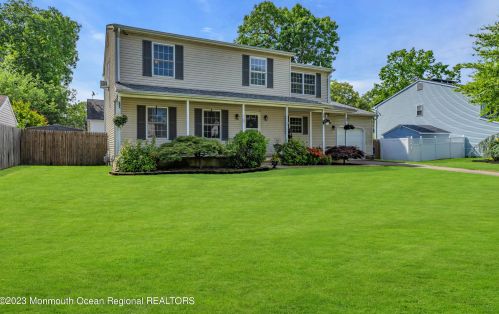 51 Camden Dr, Bricktown NJ 08723-7552 exterior