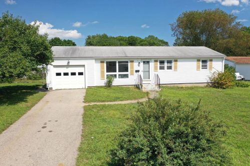76 Forest Park Dr, North Kingstown, RI 02852-1917