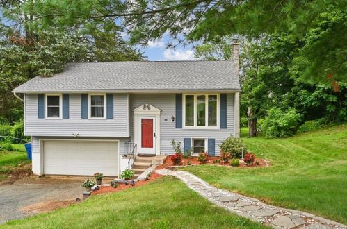 44 Oak Ridge Dr, Middletown, CT 06457-1918