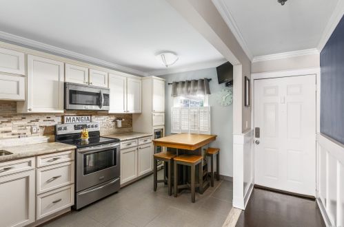 40-7 4th St, Canaan Lake, NY 11772-2138