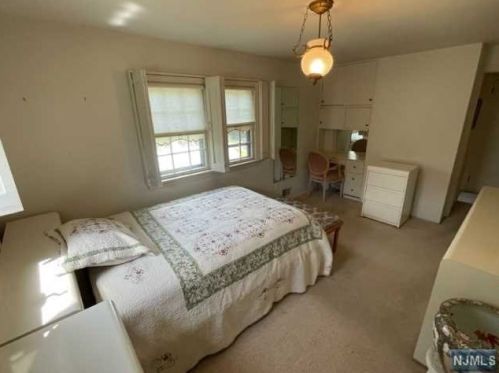 281 Lindbergh Blvd, Teaneck NJ  07666-6542 exterior