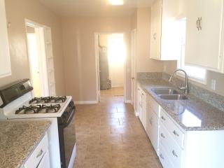 420 Wilson Ave, Bakersfield, CA 93308-3326