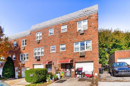 857 Kinsella St, Bronx, NY 10462-3905