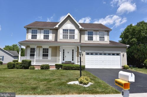 7 Clover Dr, Littlestown, PA 17340-9599