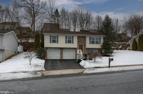 47 Sweet Arrow Dr, Hummelstown, PA 17036-2721