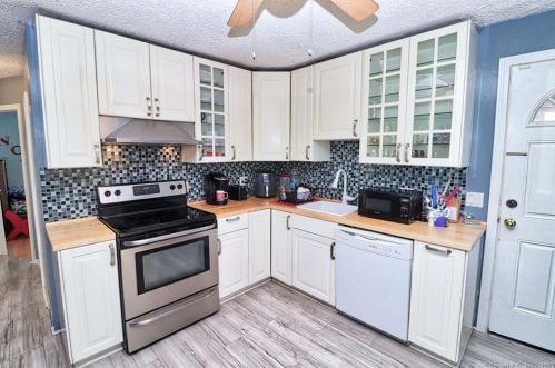 54 Barsalou Ave, Waterbury CT  06705-3514 exterior