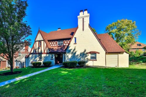 1160 Elm Park Dr, Cincinnati, OH 45216-2210