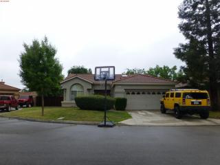 7047 Erie Ave, Fresno, CA 93722-2827