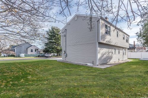 136 Bishop Rd, Babylon NY  11704-5246 exterior