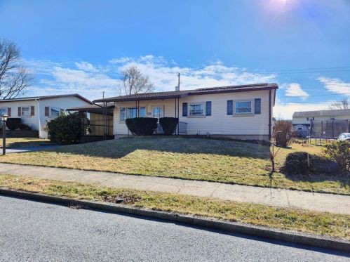833 Faith Dr, Catasauqua, PA 18032-1407