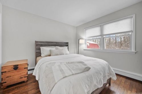 385 Saw Mill River Rd, Yorktown Hgts NY  10598-6131 exterior