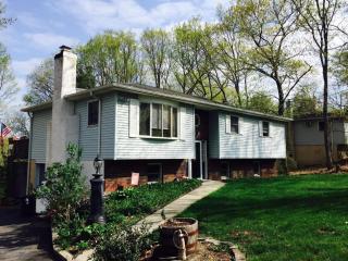 133 Tanbark Ln, Tannersville, PA 18372-7812