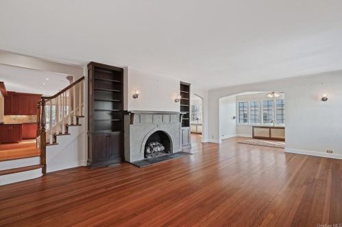 210 Cliff Ave, New Rochelle, NY 10803-2220