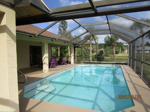 9652 Summer Pl, Naples, FL 34109-1540