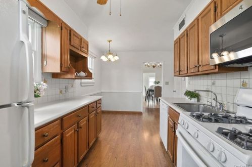 2810 Hedge St, Yorktown Hgts NY  10598-3039 exterior