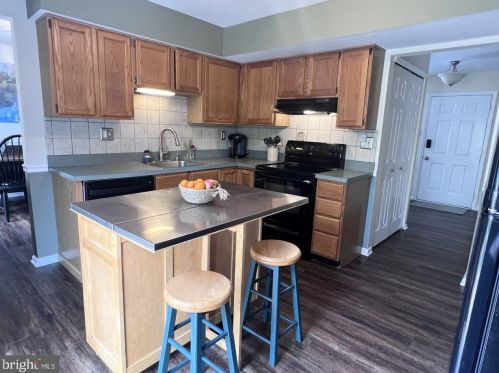 1654 Hemlock Cir, Downingtown, PA 19335-3543