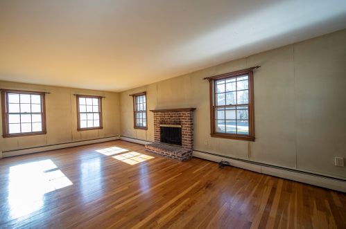 27 Cabot Dr, Nashua NH 03064-1630 exterior