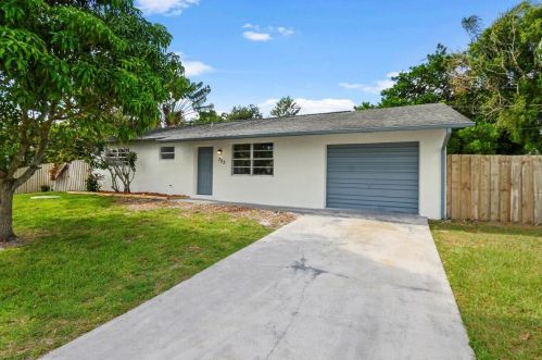 302 Whitmore Dr, Fort Pierce, FL 34984-4532