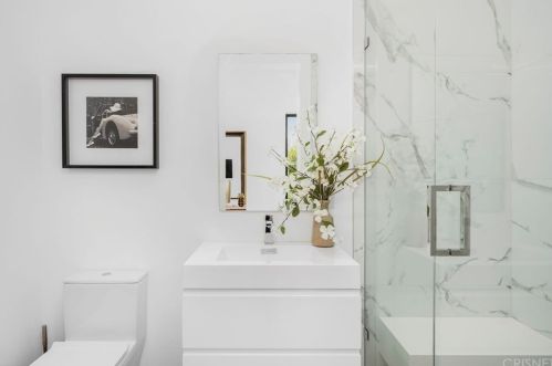 18067 Calvert St, Van Nuys CA 91316-1216 exterior