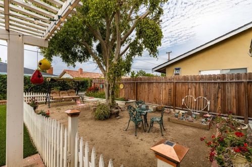 2717 Palmyra Ave, Orange CA 92869-4762 exterior