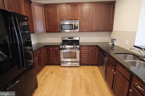516 Carson Ter, Huntingdon Valley PA  19006-4721 exterior
