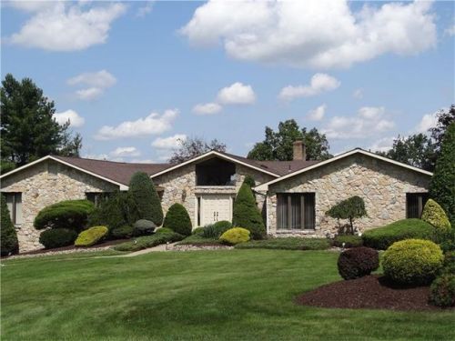 115 Tanglewood Dr, Canonsburg, PA 15317-3541