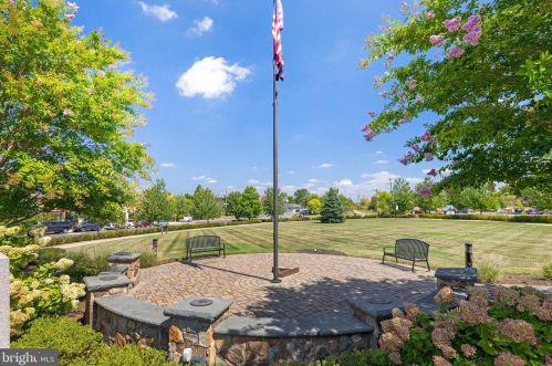 11 Broad Way, Lovettsville VA  20180-8608 exterior