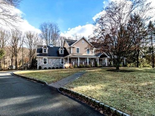 14 Echo Ln, Parsippany NJ  07834-9606 exterior