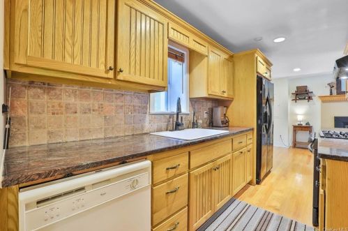 14 Dolfinger Pl, Fishkill NY  12524-2816 exterior